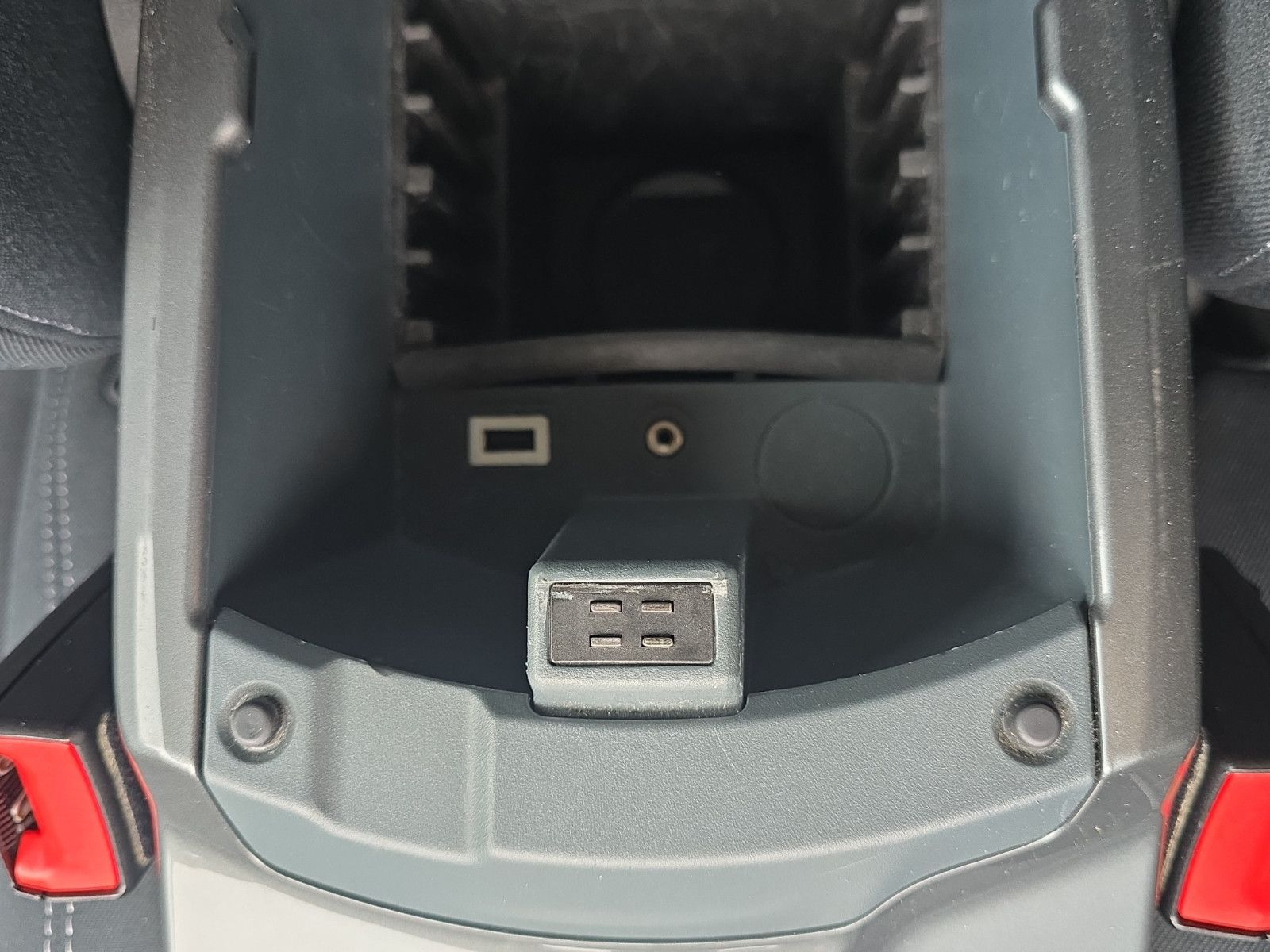 Fahrzeugabbildung Ford Grand C-MAX Titanium 7-SITZER AUTOMATIK TEMPOMAT