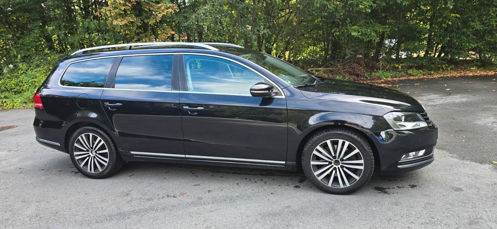 Volkswagen Passat 2012 — interior