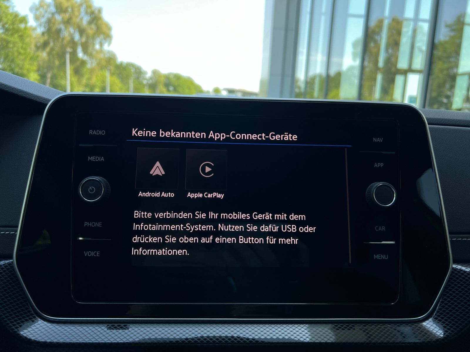 Fahrzeugabbildung Volkswagen T-Cross R-Line 1.5 TSI DSG *AHK,BlackStyle,Navi,