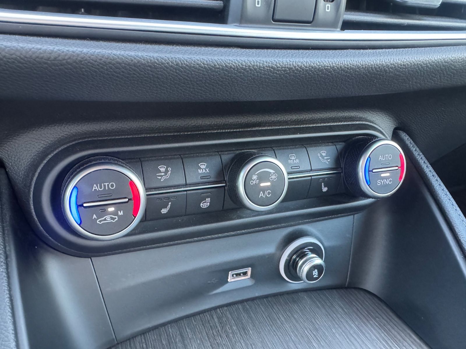 Fahrzeugabbildung Alfa Romeo Stelvio Ti Q4/MEMORY/NAVI/KAMERA/ACC/KLIMA