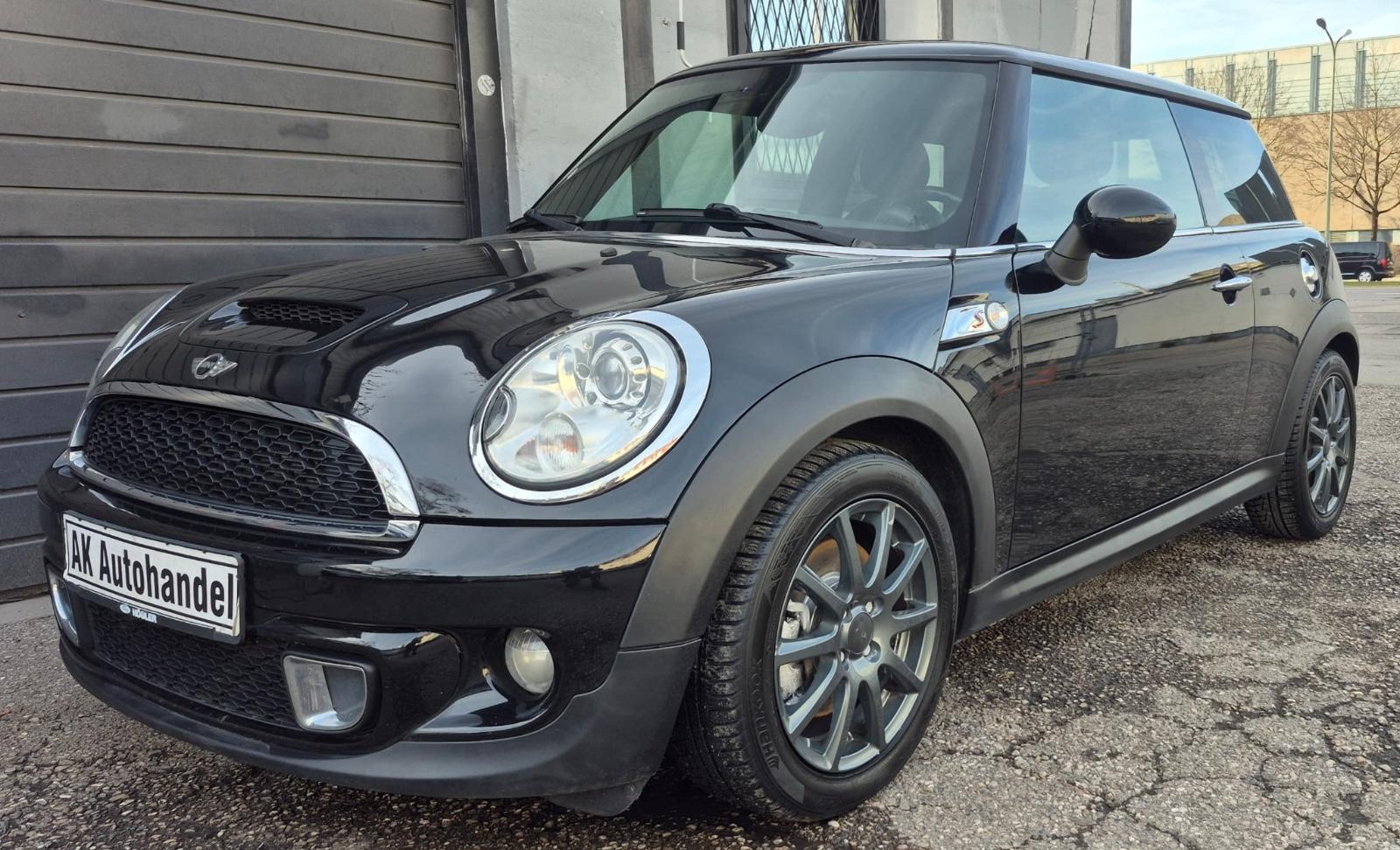 MINI Mini Cooper S Malism PanoDa Leder Temp Navi