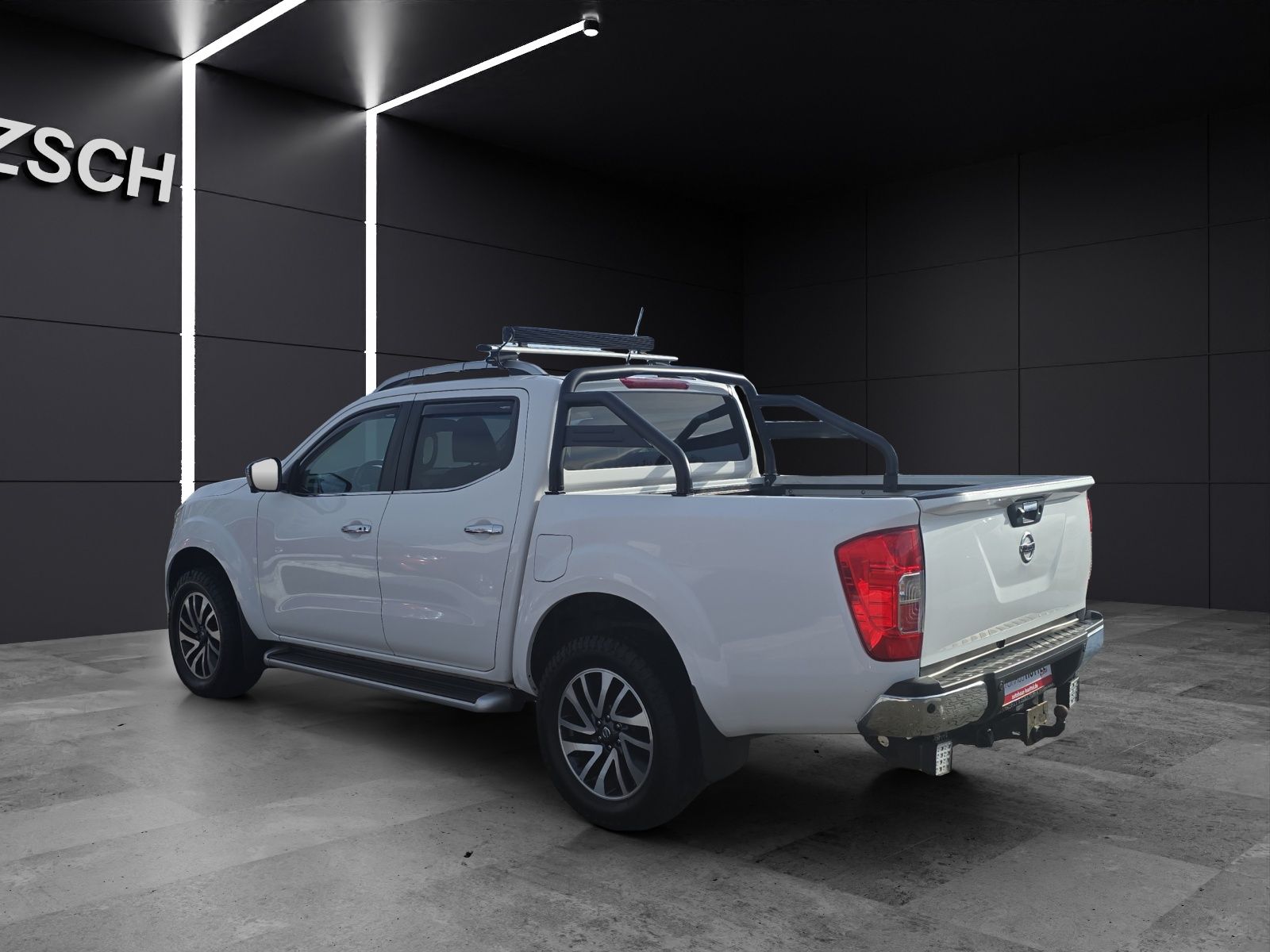 Fahrzeugabbildung Nissan Navara NP300 Tekna Double Cab 4x4 RFK SH LED