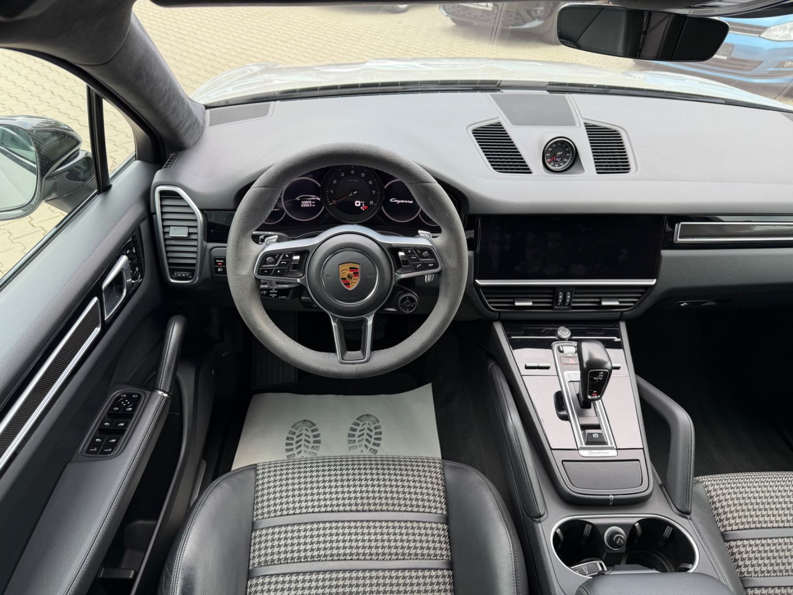 Fahrzeugabbildung Porsche Cayenne Coupe°Kreide°Sportpaket°AHK°Carbon°22Zol