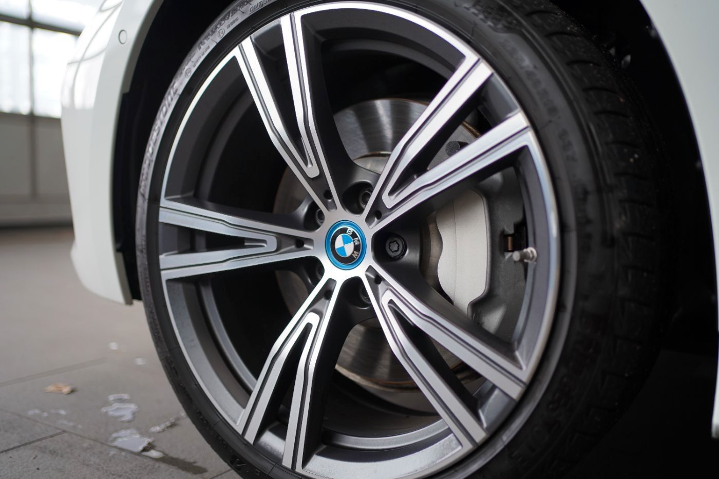 Fahrzeugabbildung BMW 330e xDri Sport Line +HeadUp+Laserlicht+Komfortz