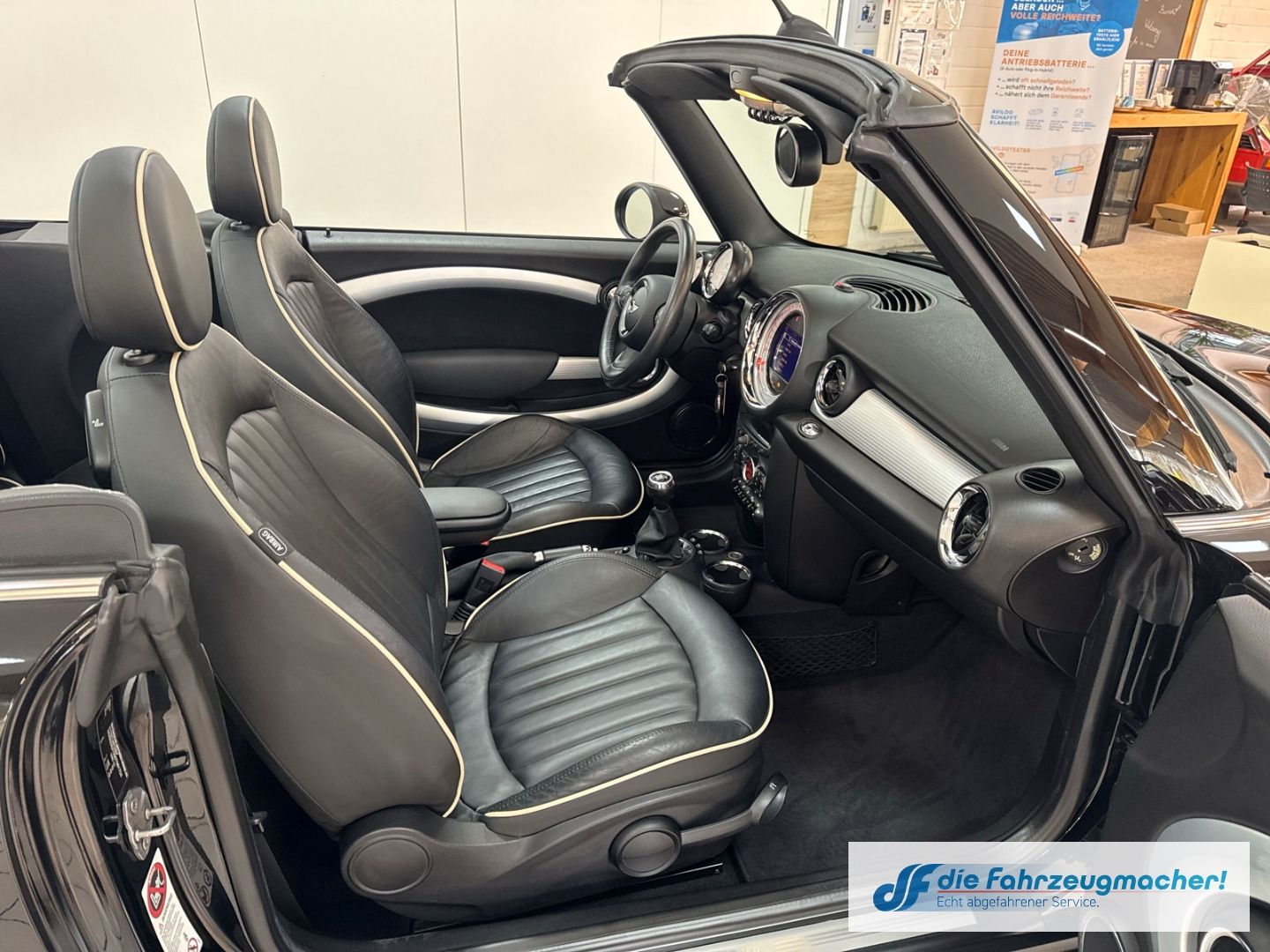 Fahrzeugabbildung MINI Cooper Cabrio Sport Navi Xenon Leder Ambiente SH