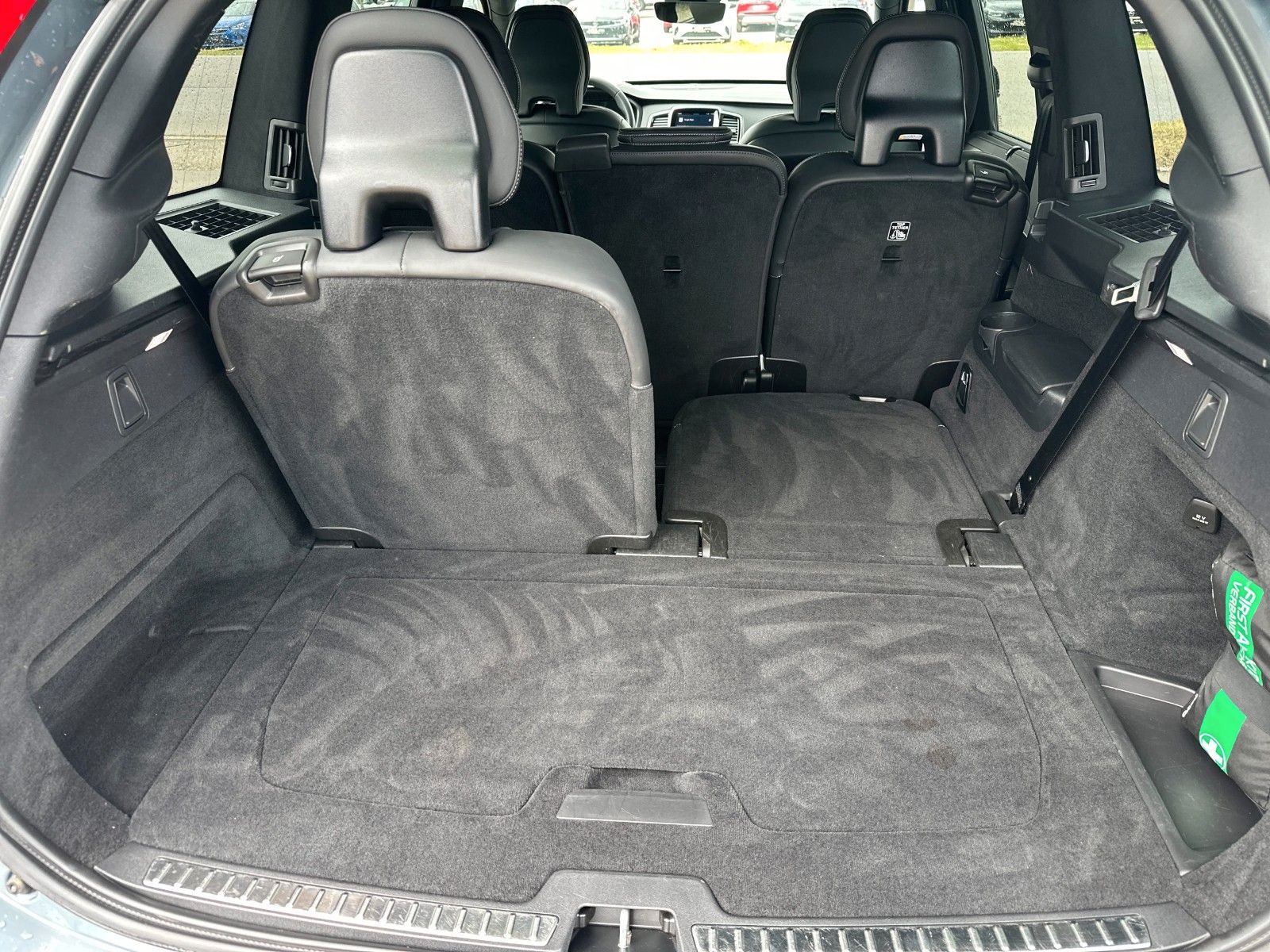 Fahrzeugabbildung Volvo XC90 Ultimate Dark Recharge Plug-In AWD, AHK