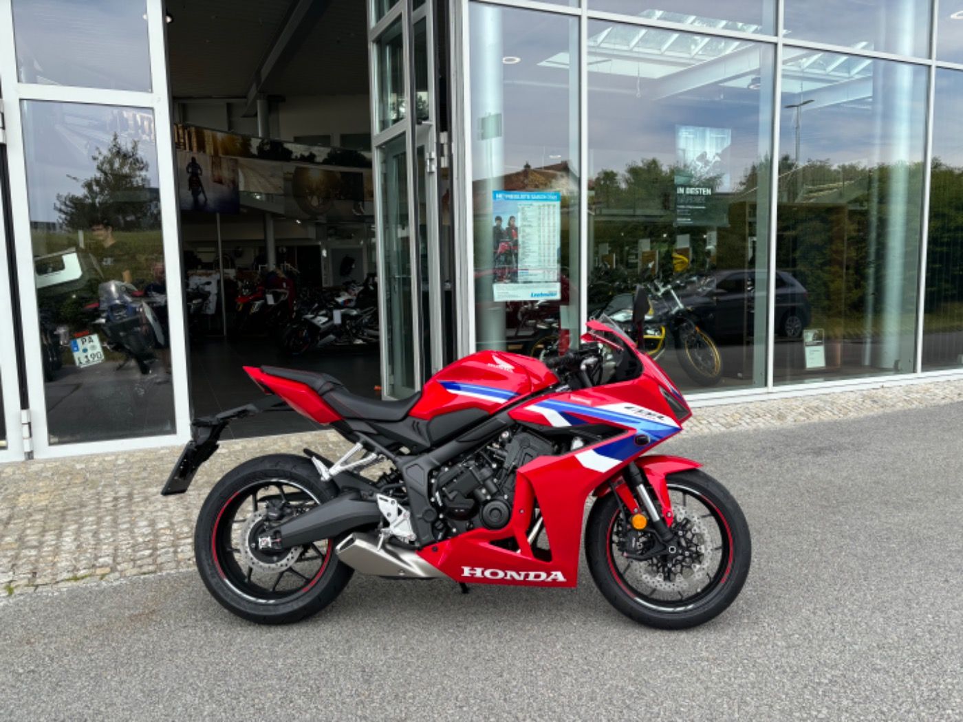 Fahrzeugabbildung Honda CBR 650 R 2025 E-Clutch sofort auf Lager