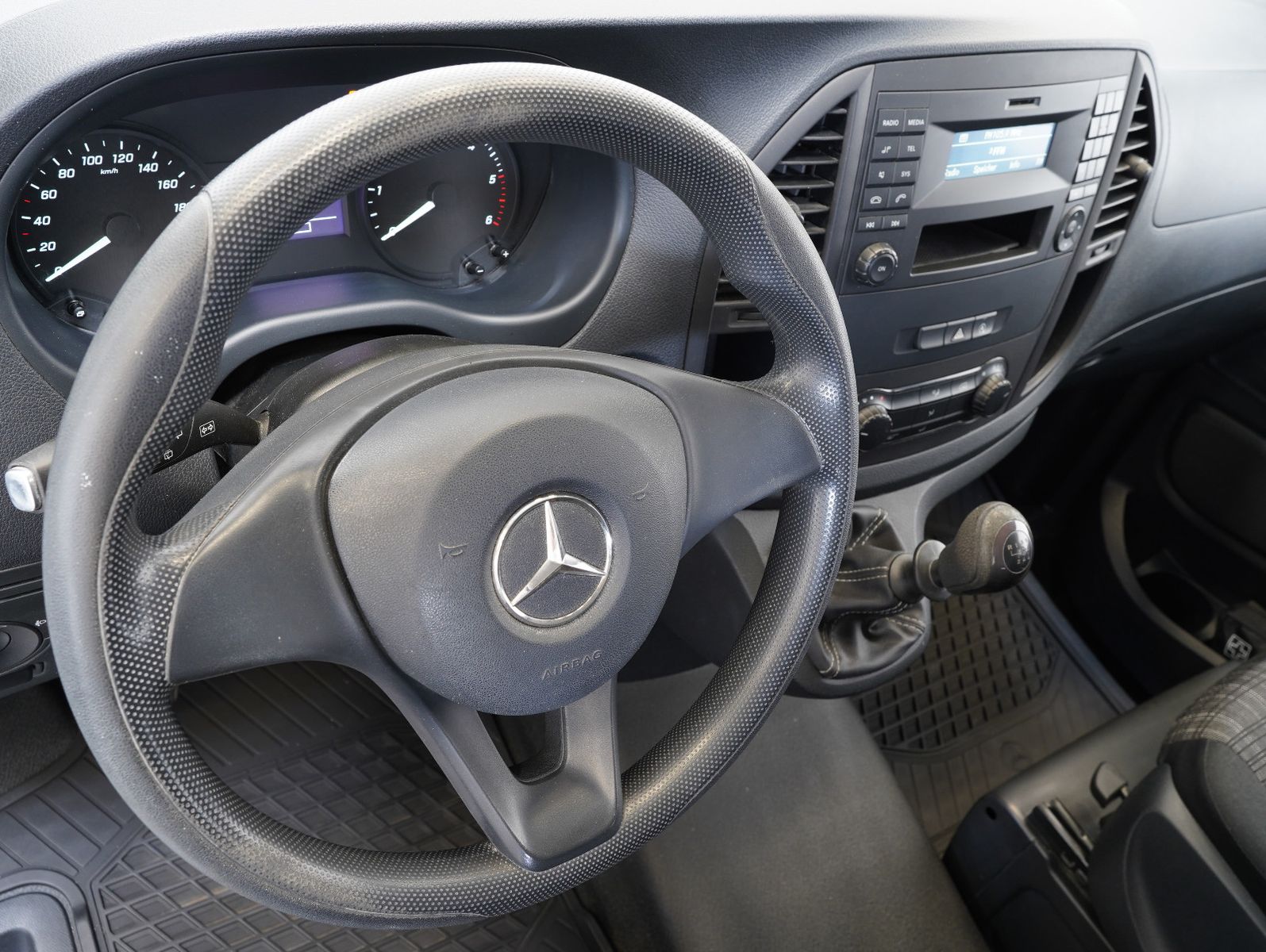 Fahrzeugabbildung Mercedes-Benz Vito Mixto 110 CDI FWD 5-SITZER