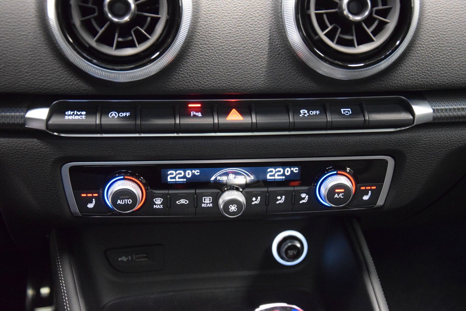 Fahrzeugabbildung Audi RS3 Sportback 2.5 TF quattro Pano B&O Schale ACC