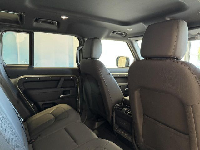 LAND-ROVER Defender 2024