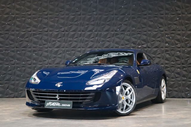 Ferrari GTC4Lusso T - Full Carbon - Passenger - Lift