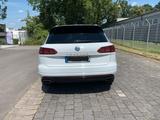 Volkswagen Touareg 3.0/R-LINE/AHK/ACC/Matrix/Luft/HuD/STHZ - VW Touareg Gebrauchtwagen in Hannover