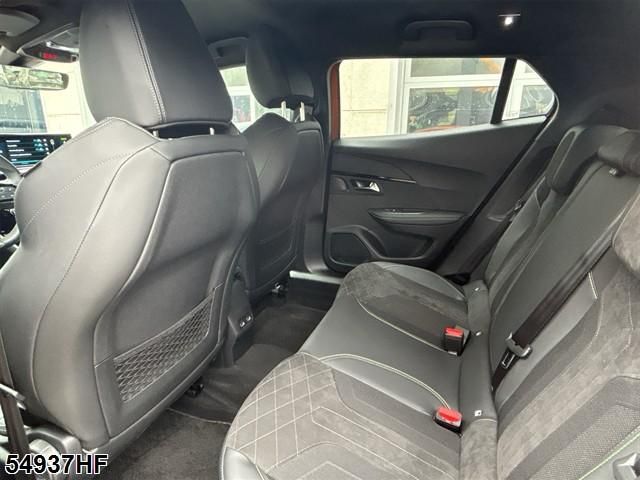 Fahrzeugabbildung Peugeot 2008 GT Pack Elektro NAVI+SHZ+LED+KAMERA