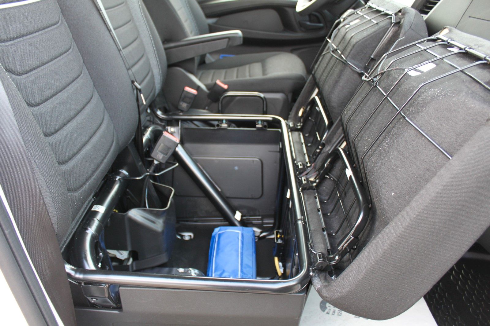 Fahrzeugabbildung Iveco Daily Kasten 35S16 Holzboden/Verkleidung/Airline