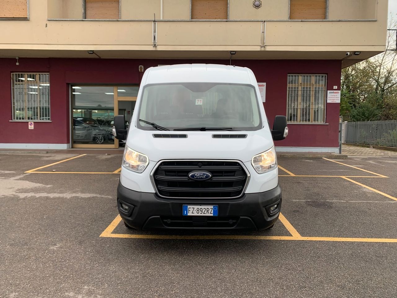 Ford Transit 330 2.0 EcoBlue 130 CV Automatico 8 imagem 2