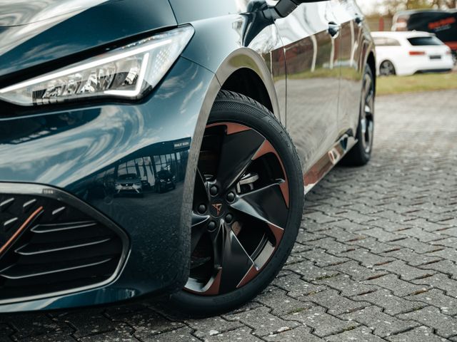 CUPRA Born Basis 150 , Schnellladen CCS, Sitze v. Sitz