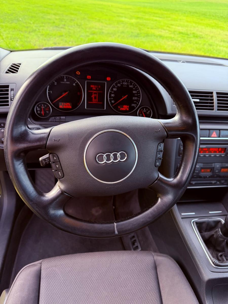 Audi A4 2004 — photo 14