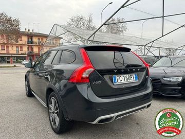 Volvo V60 Cross Country - 3