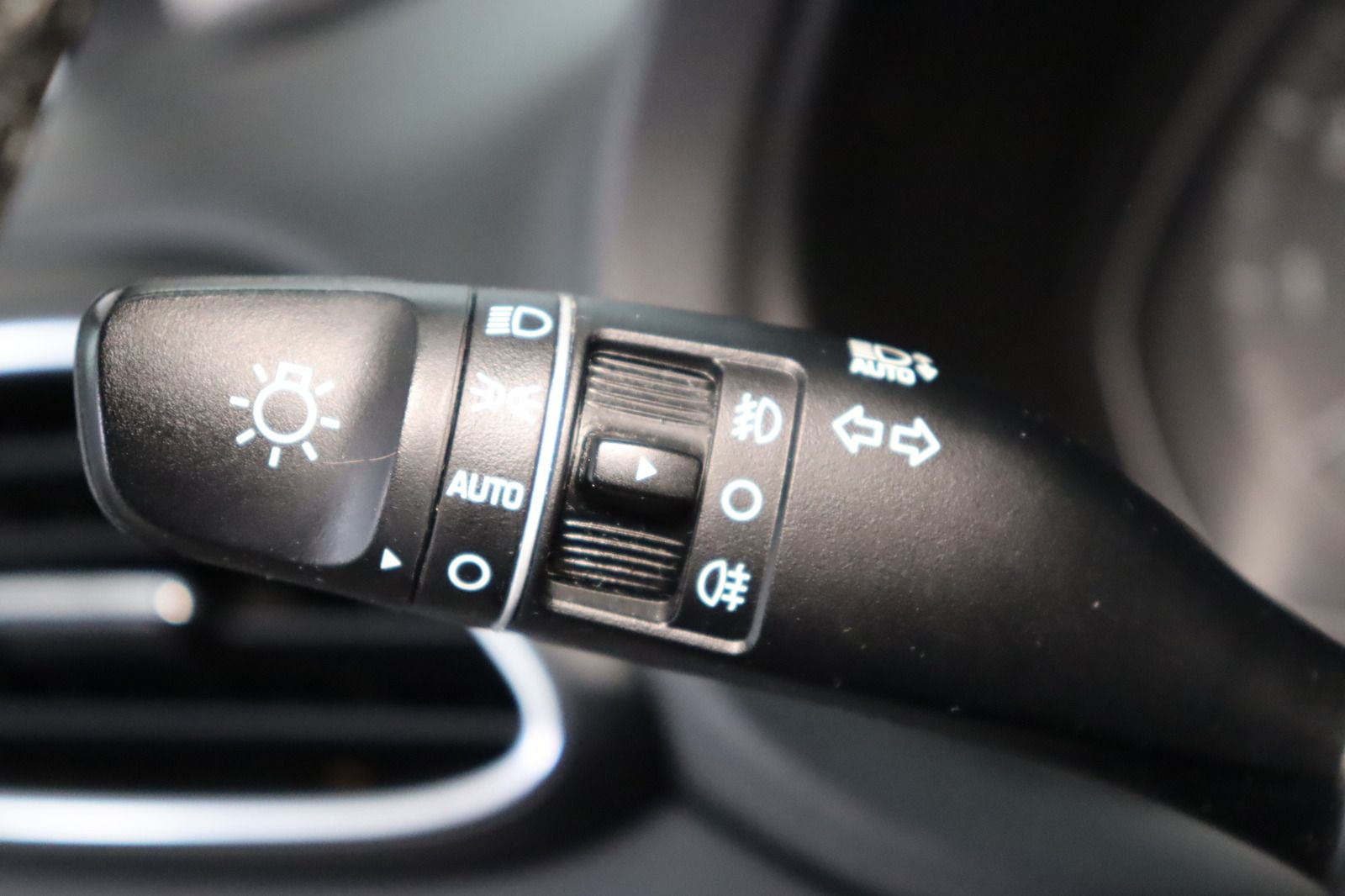 Fahrzeugabbildung Hyundai i30 1.4i * SHZ * Navi * DAB+ * Klima * YES!