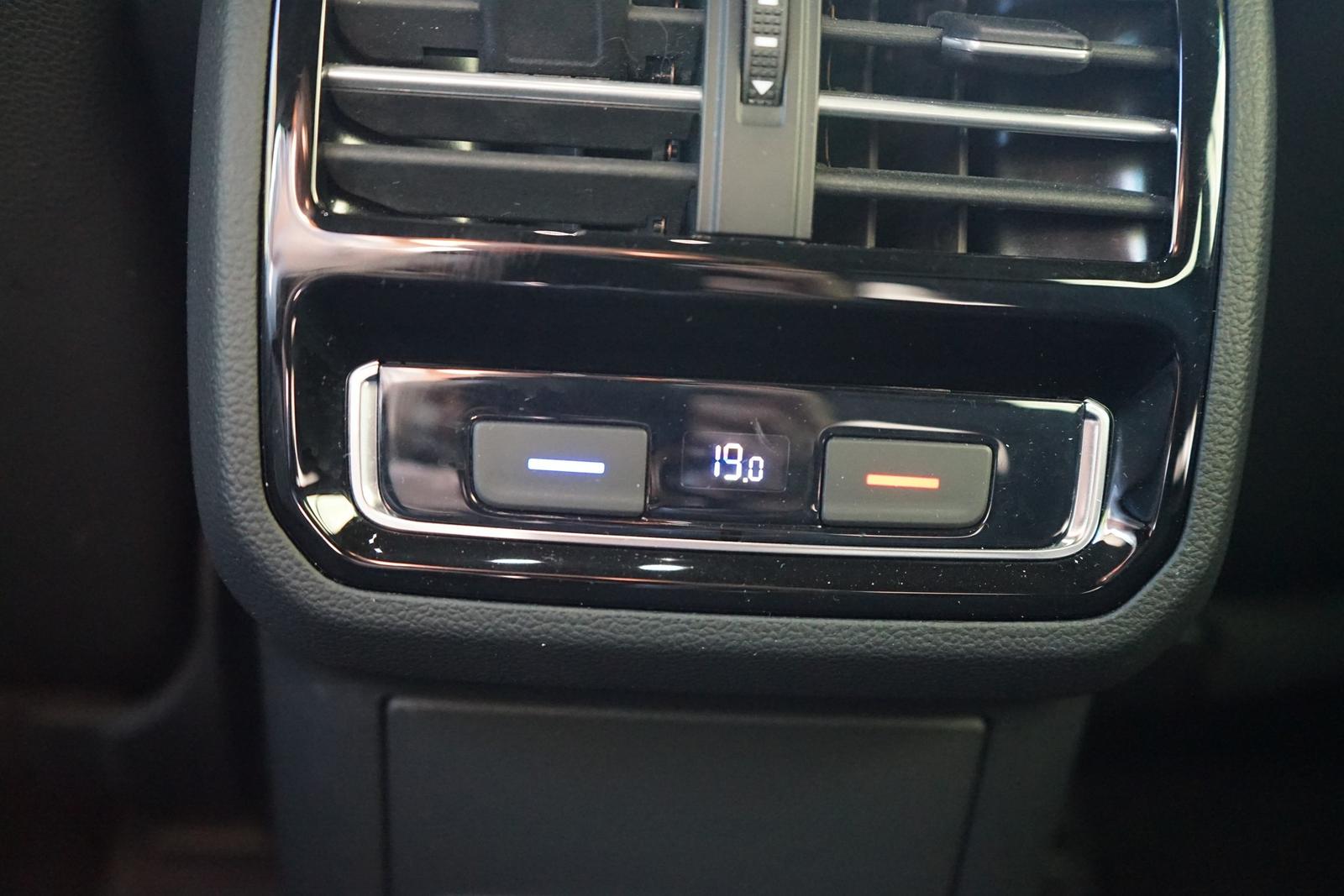 Volkswagen Passat Variant 1.8 TSI DSG R-Line LED Navi ACC