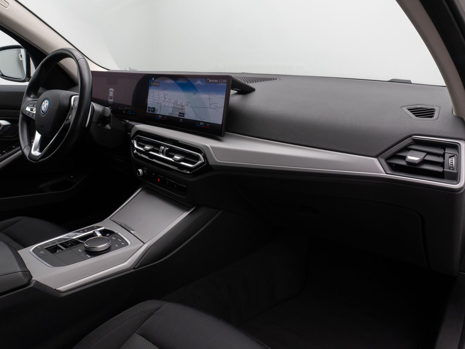 Fahrzeugabbildung BMW 330e GeschwindigReg PDC CockpitPlus DAB Sport