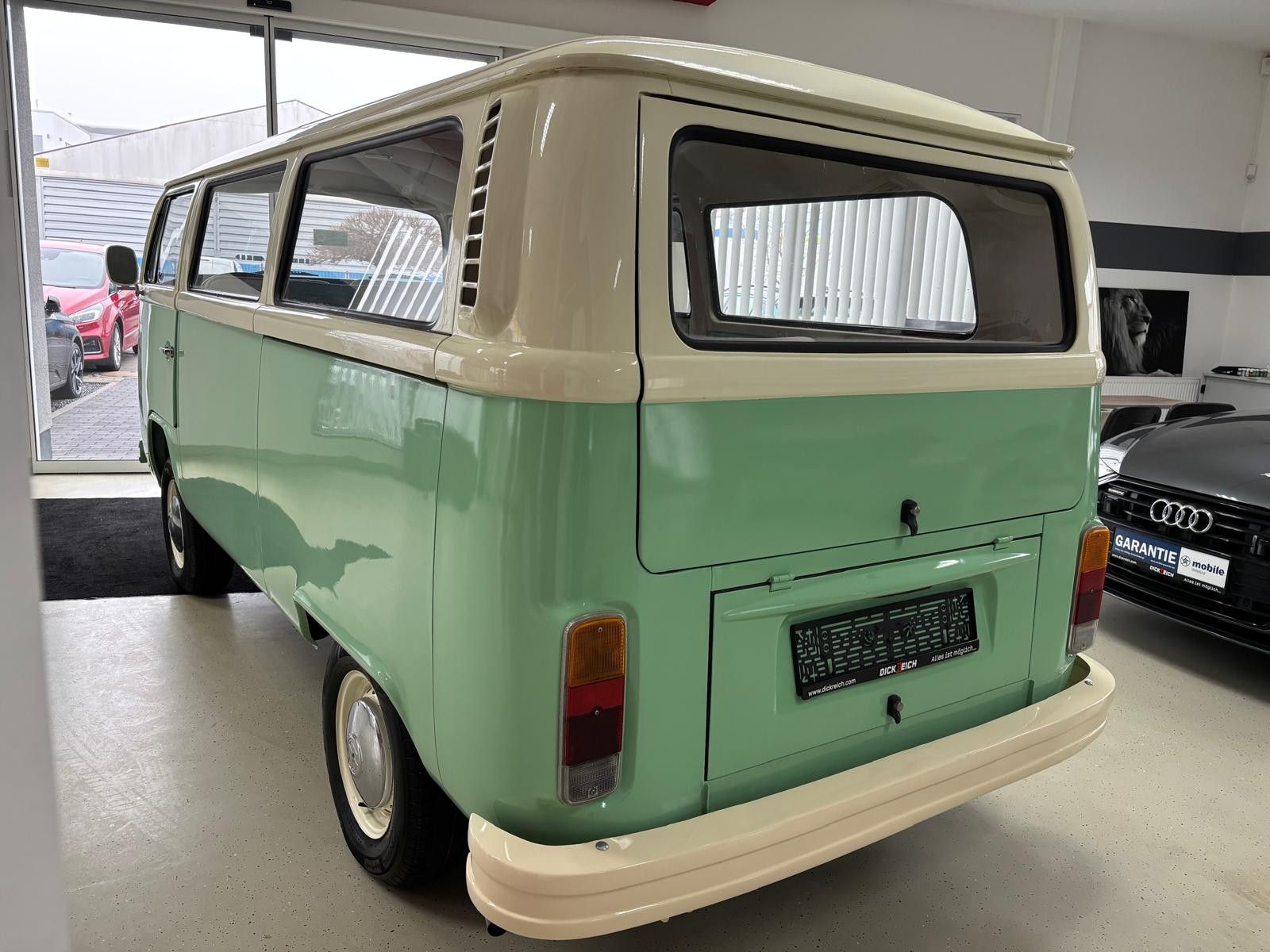 Fahrzeugabbildung Volkswagen T2 Fensterbus 9 Sitzer H-Zulassung frame off