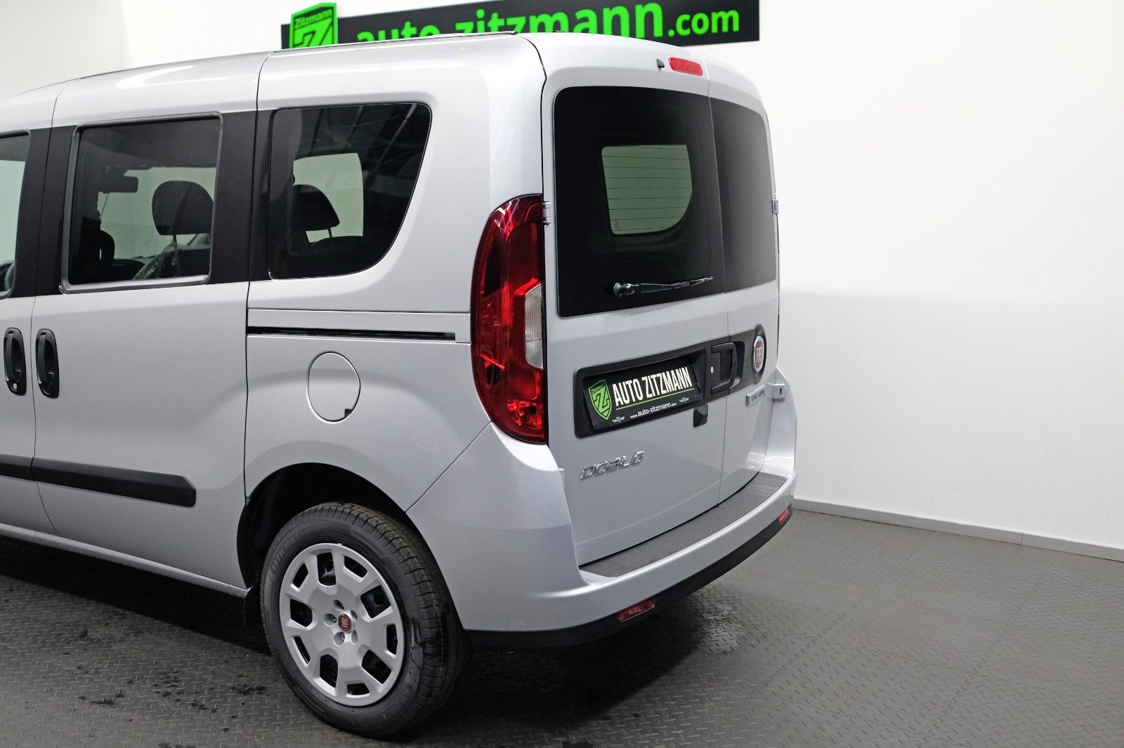 Fahrzeugabbildung Fiat Doblo Serie 2 Kombi L1H1 SX 1,6 Multijet 5-Sitze