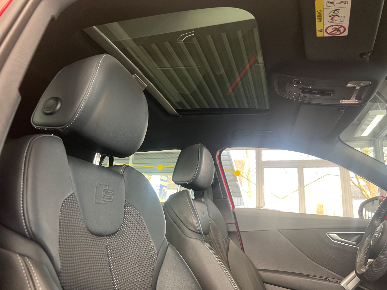 Fahrzeugabbildung Audi Q2 35 TDI quattro S line *PANORAMADACH*