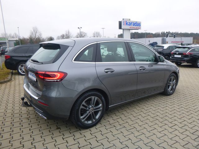 Fahrzeugabbildung Mercedes-Benz B 180 >AUT/AHK/NAV/KAM/PDC/LED<