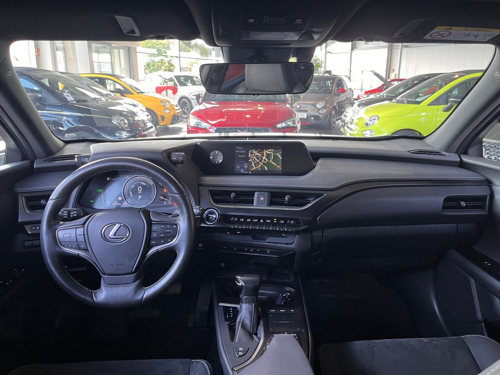 Fahrzeugabbildung Lexus UX 250h Launch Edition LED AHK NAV RFK SHZ ALU
