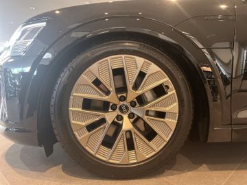 Audi Q8 e-tron - 7