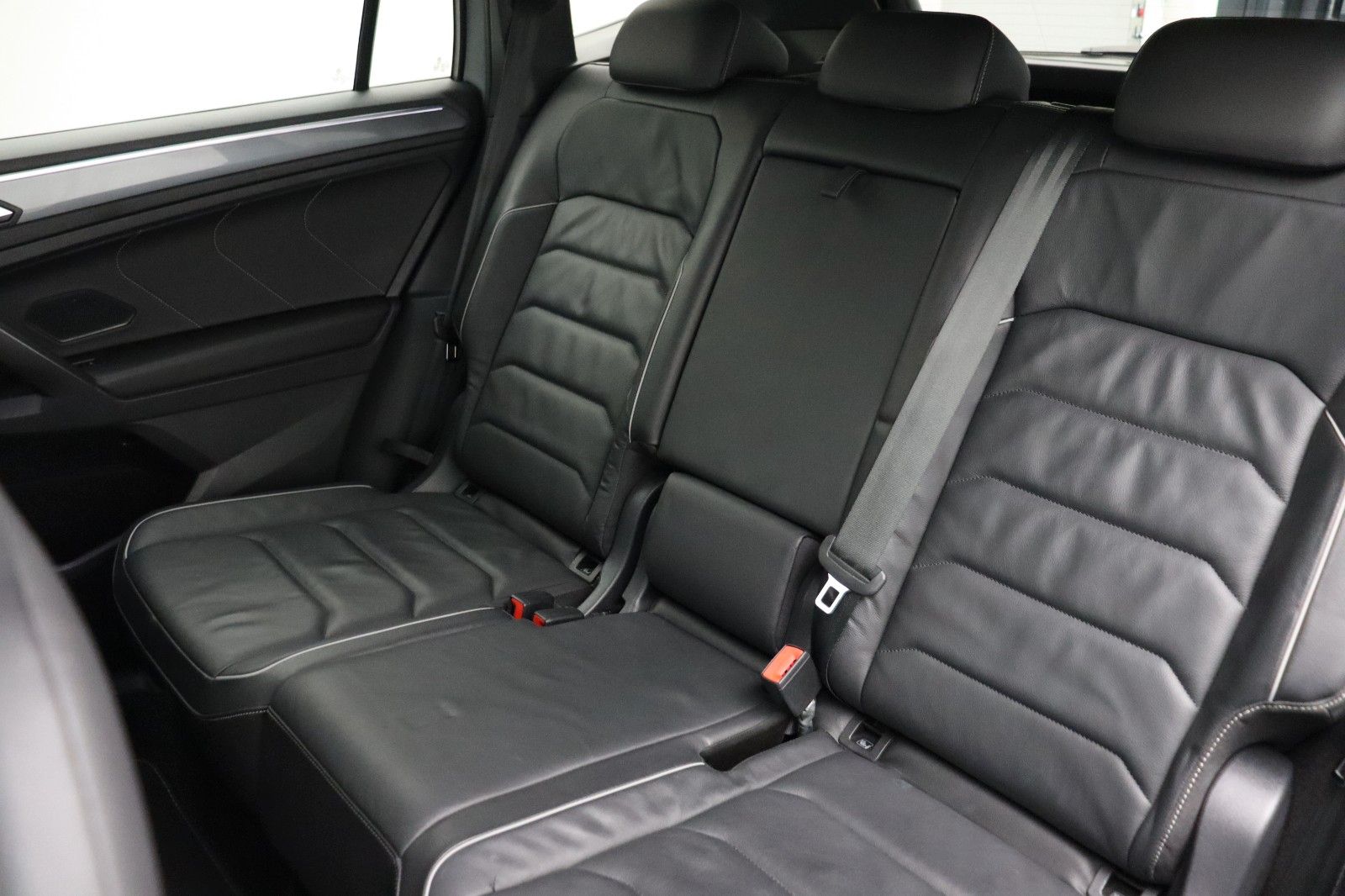 Fahrzeugabbildung Volkswagen Tiguan Allspace Highline 4M Leder R-Line 20"AHK