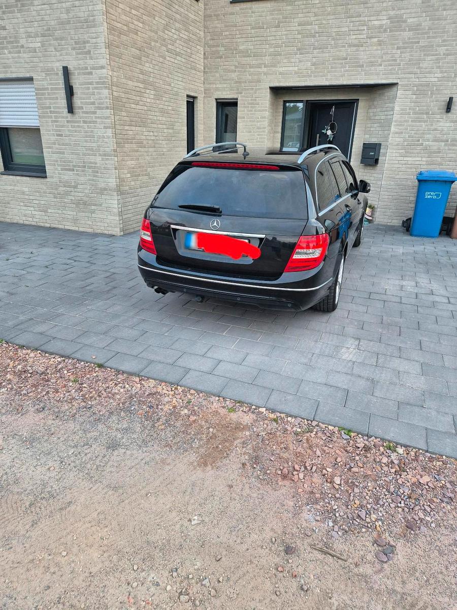 Mercedes-Benz C200 2011 — rear view