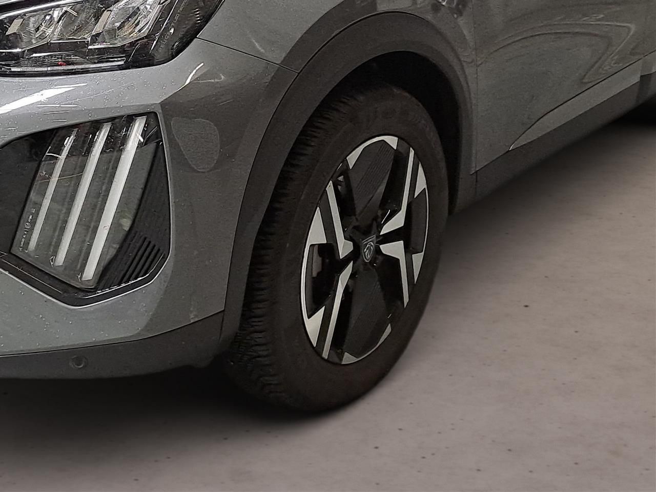 Fahrzeugabbildung Peugeot 2008 Allure Pure Tech 130 Automatik