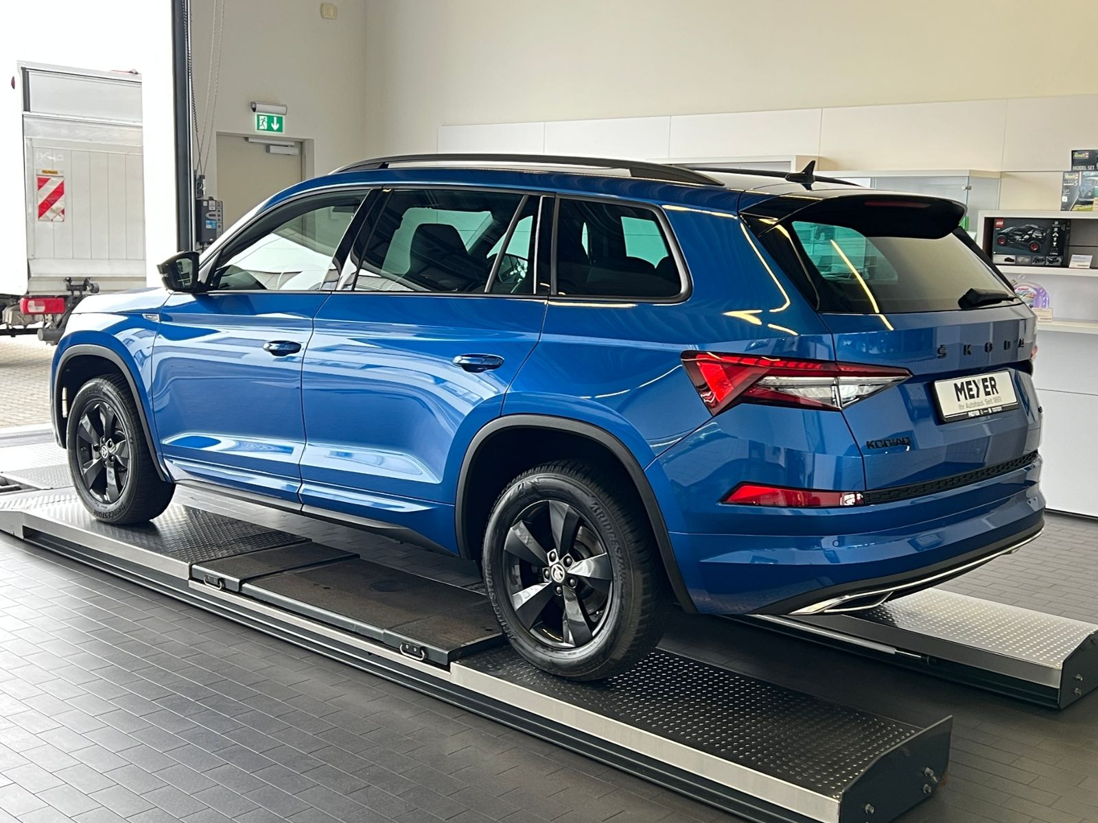 Fahrzeugabbildung SKODA Kodiaq Sportline 2.0 TDI DSG 4x4 *AHK,Pano,Stand