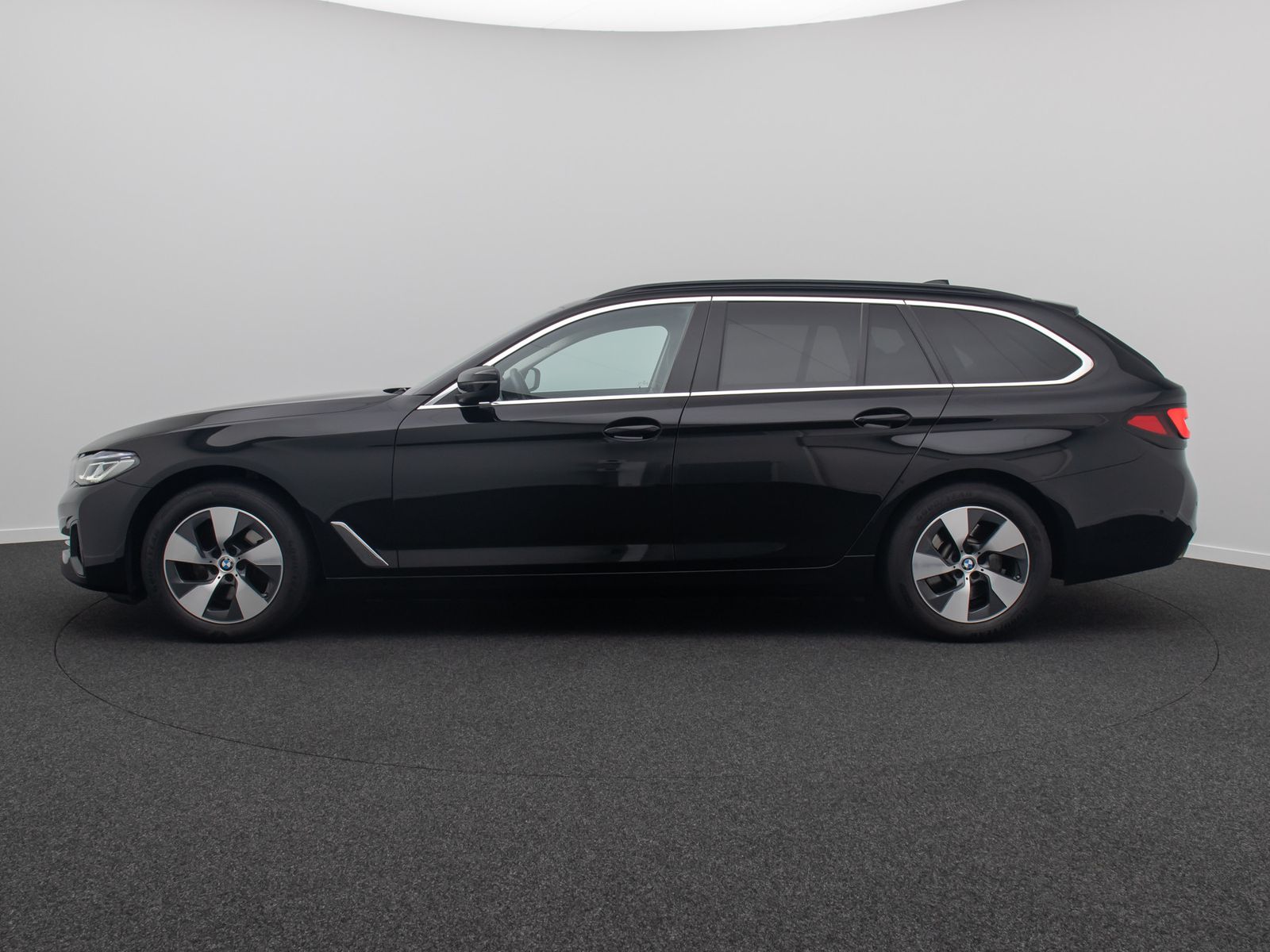 Fahrzeugabbildung BMW 520d xD Laser ACC HUD DAB Kamera DisplKey Alarm