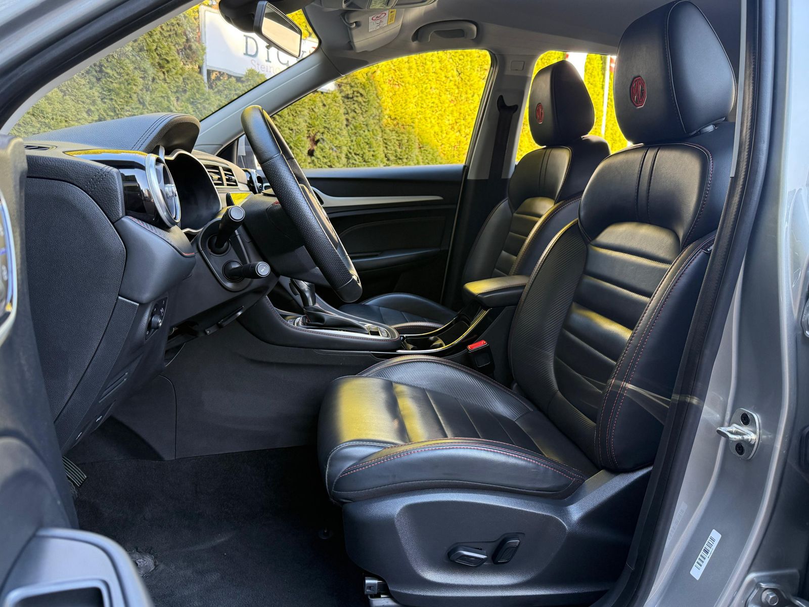Fahrzeugabbildung MG ZS 1.5VTi Aut. Luxury LEDER+LED+NAV+SHZ+KAM+ACC+