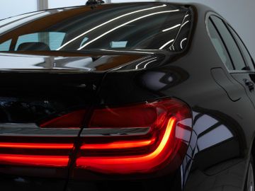 BMW 750 - 8