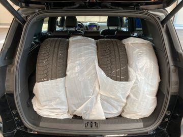 Fahrzeugabbildung Ford Kuga ST-Line 4x4 Navi Kamera Winterpaket SRA