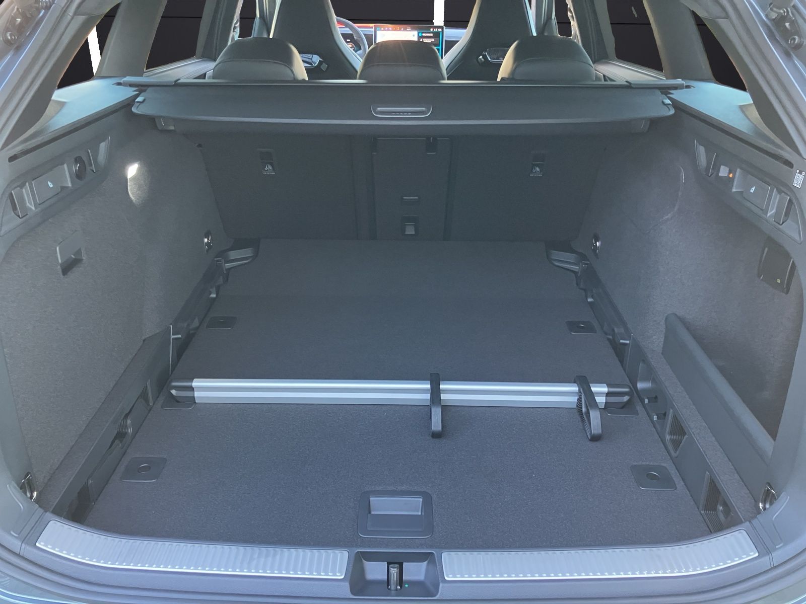 Fahrzeugabbildung Volkswagen Passat Variant TDI R-Line DSG Matrix 4M Navi AHZ