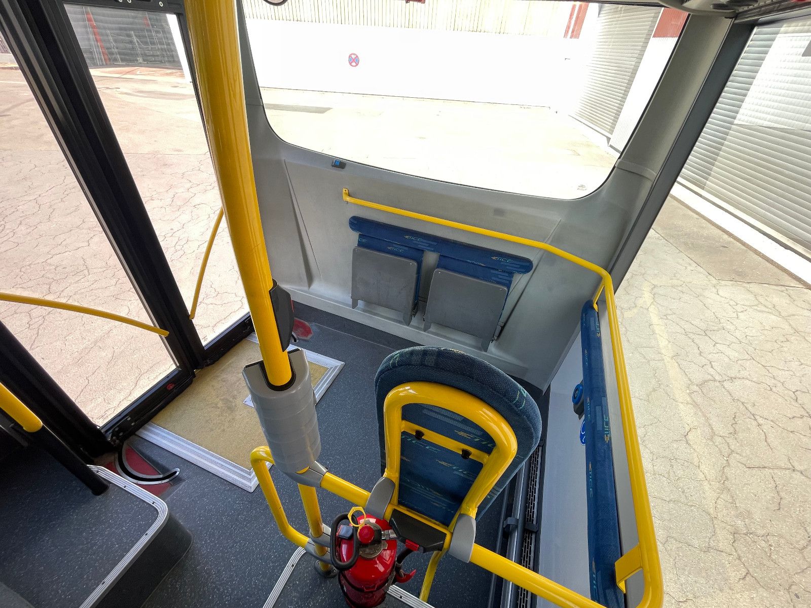 VANHOOL  2013 - Image 25 of 32