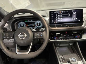 Fotografie 18 des Nissan Qashqai 1.3 DIG-T MHEV Xtronic Tekna Pano Bose