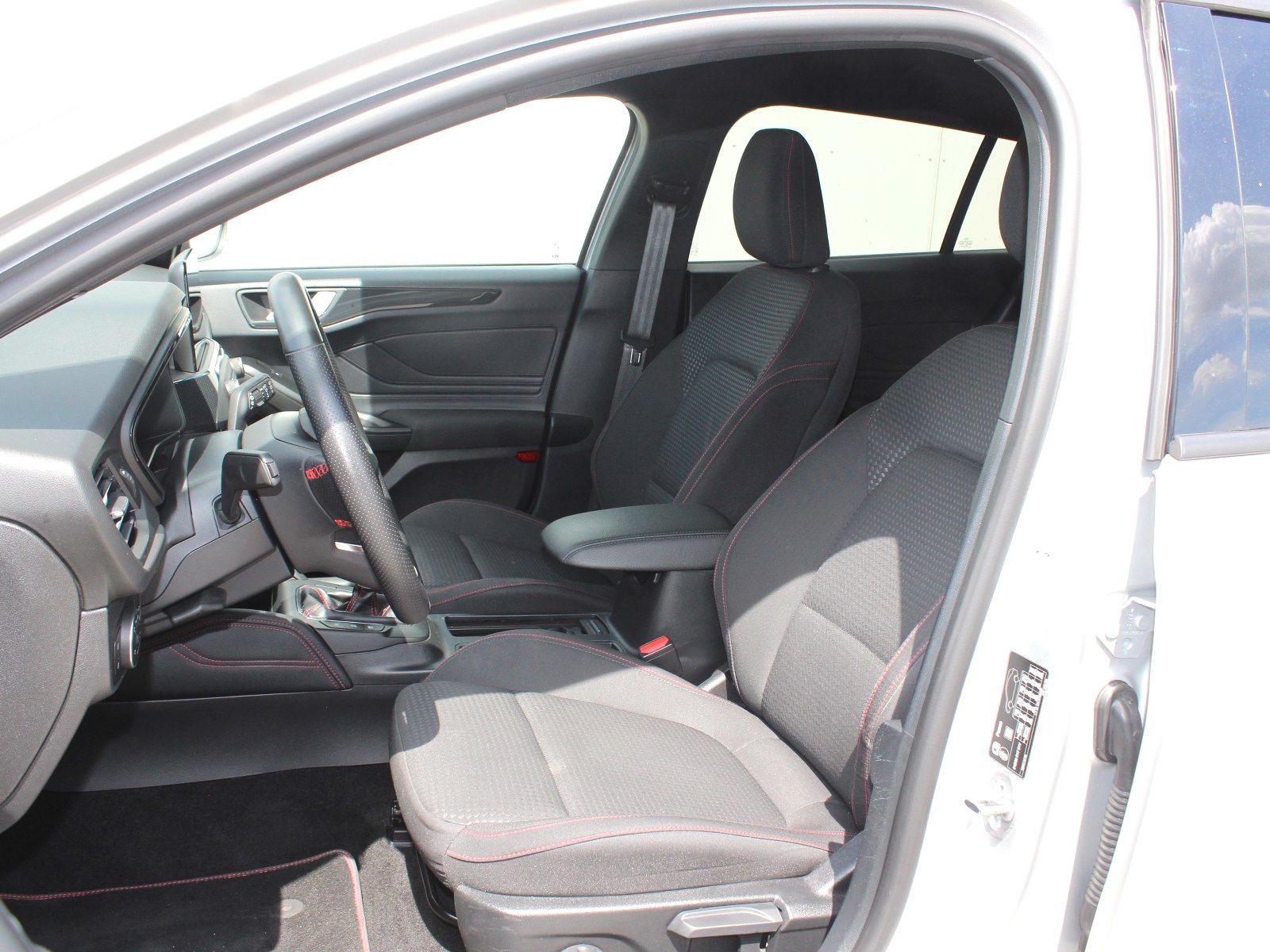 Fahrzeugabbildung Ford Focus ST-Line X 1,0 EcoBoost Mild Hybrid