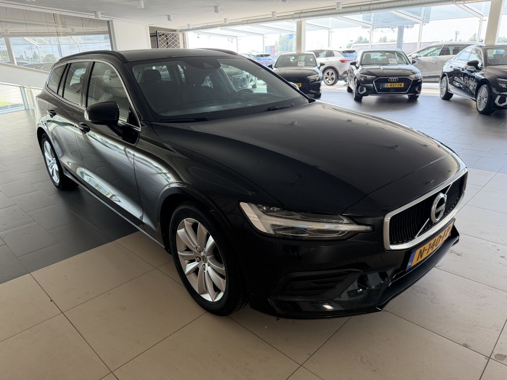 Volvo V60 2.0 B3 Momentum Business imagem 2