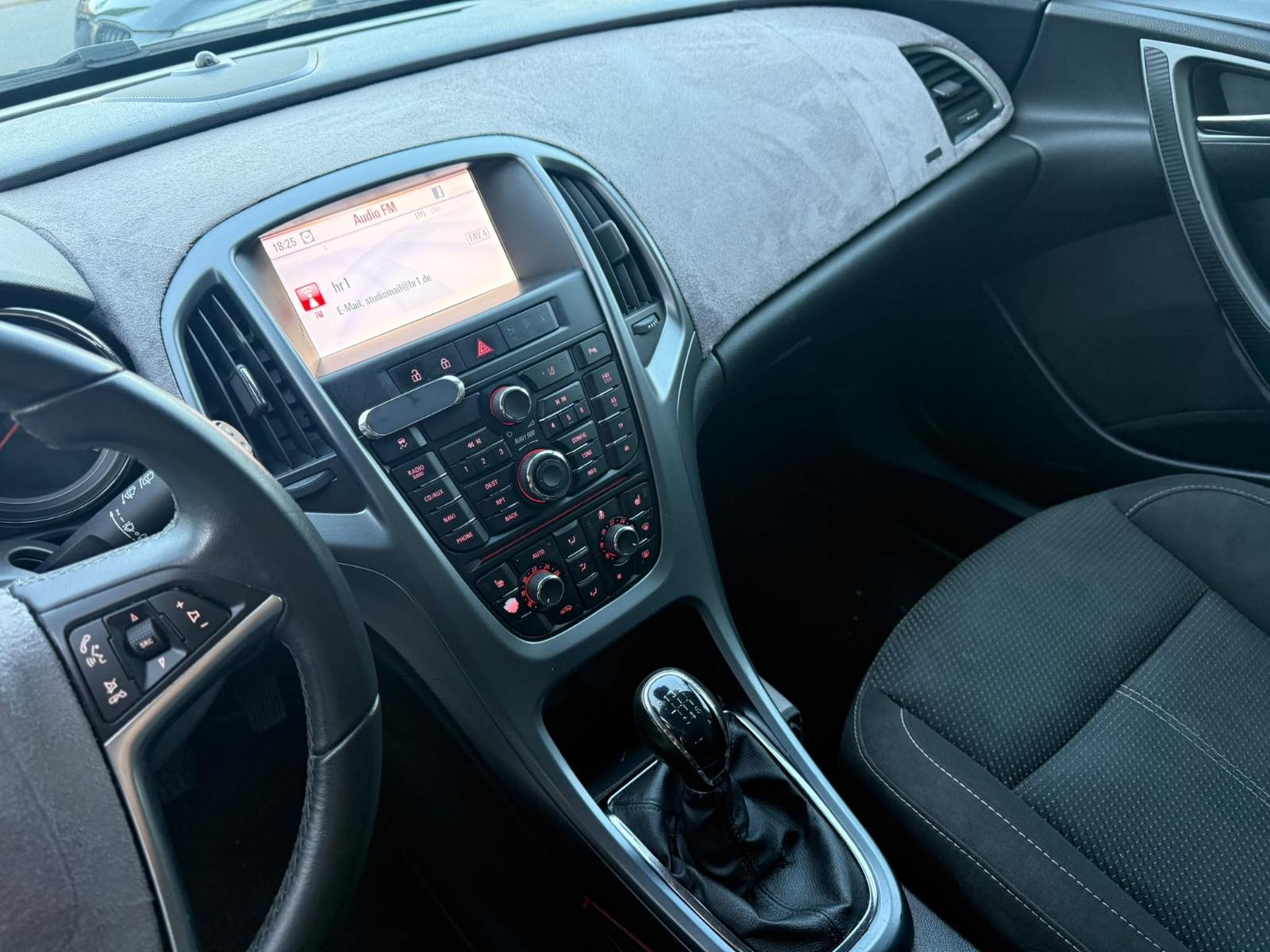 Opel Astra 2013 — photo 6