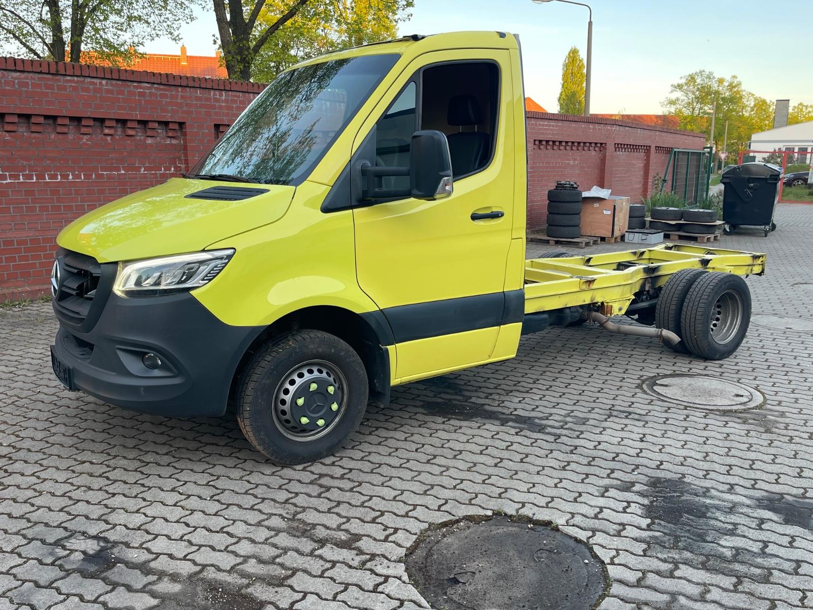 Mercedes-Benz Sprinter 519 CDI Automatik Luftfederung LED Navi