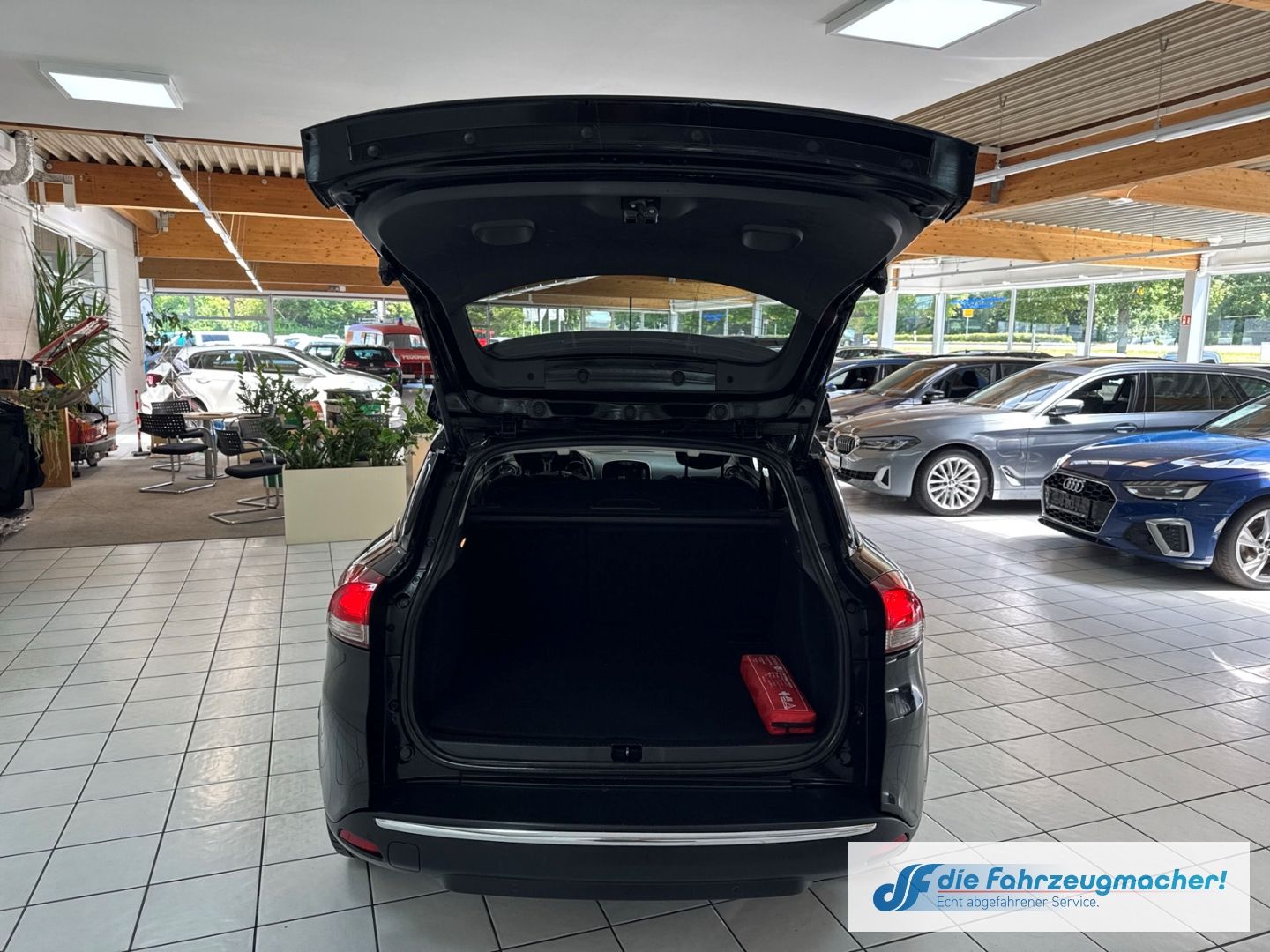 Fahrzeugabbildung Renault Clio IV Grandtour Intens 0.9 TCe 90 eco Fahrerpr