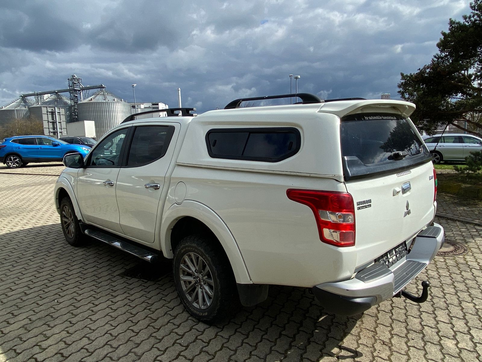 Fahrzeugabbildung Mitsubishi L200 Plus Doppelkabine 4WD