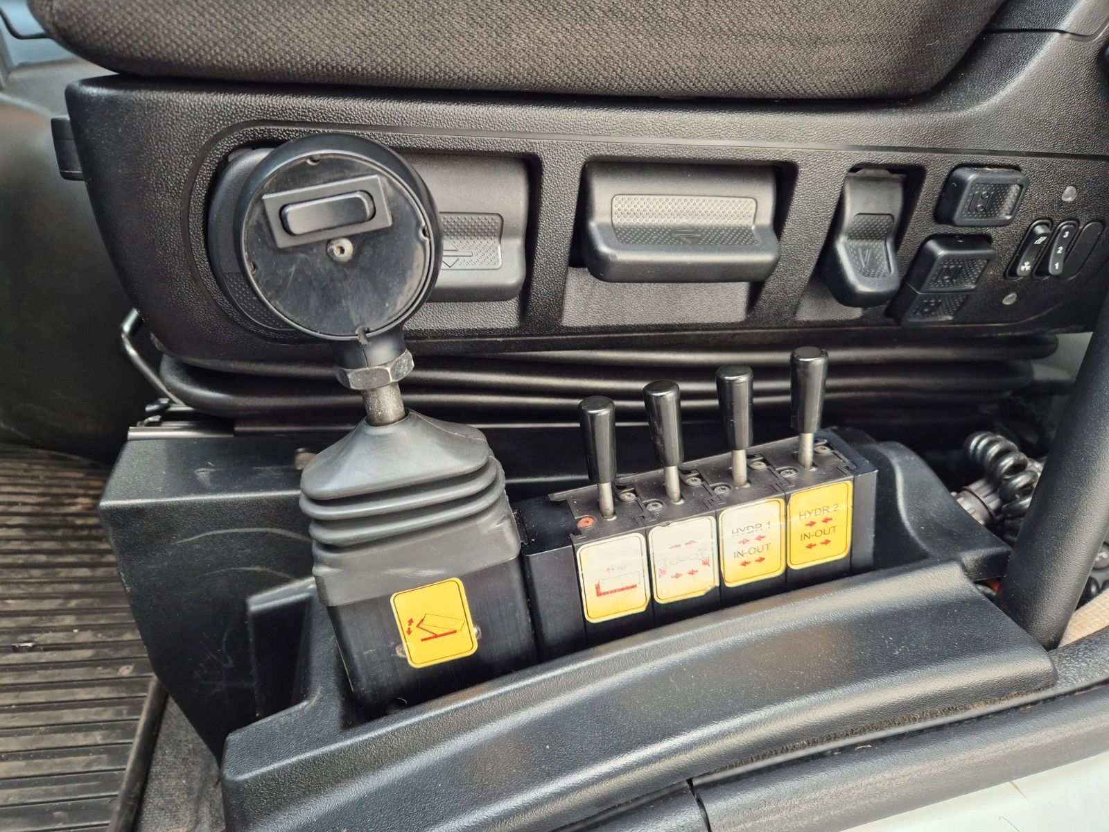 Fahrzeugabbildung Iveco X-Way 480 8x4 Abrollkipper