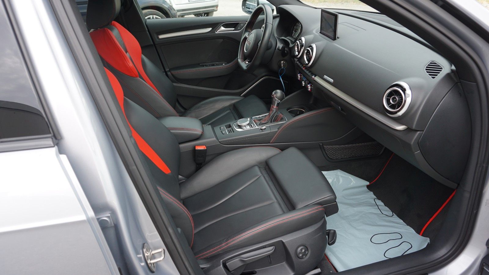 Fahrzeugabbildung Audi S3 Sportback 2.0 TFSI quattro, Leder, Navi, B&O